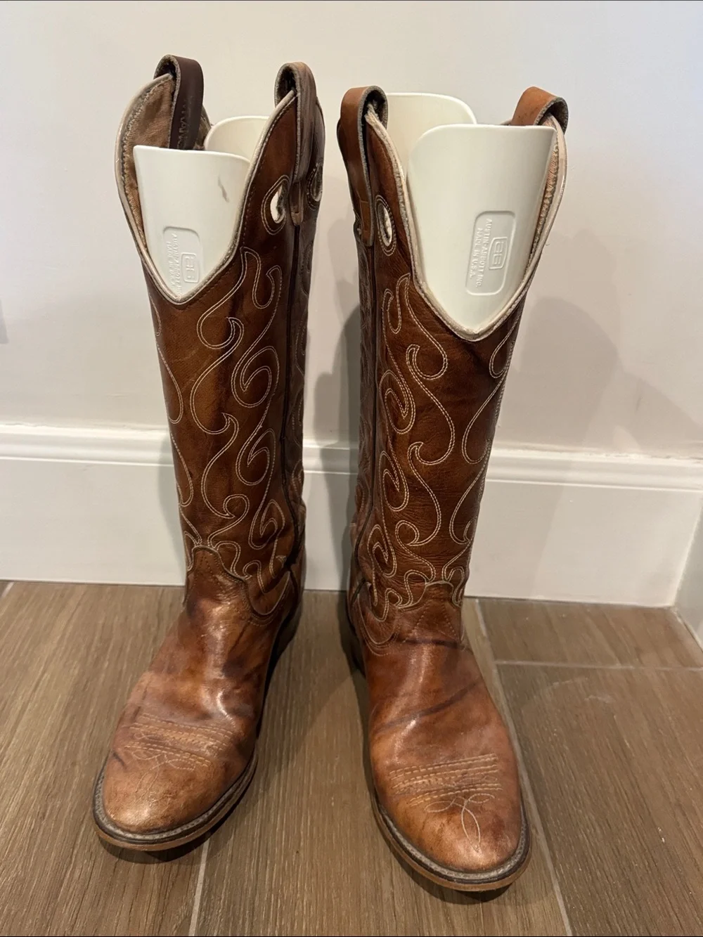 Wrangler Brown Leather Western Heeled Boots with White Pull Tabs - Picture 4 of 6